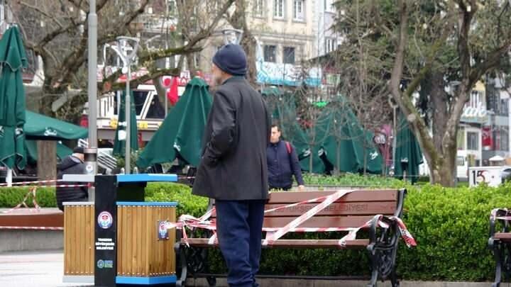 <p>Zabıta ekipleri, gün boyu bölgedeki denetimlerini de sürdürdü.</p>