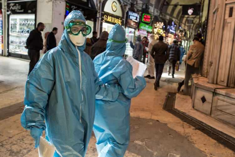 <p>Öte yandan İçişleri Bakanlığı tarafından alınan corona virüs tedbirleri kapsamında valiliklere gönderilen genelgenin ardından Taksim'de bulunan kafeterya ve nargile kafelerin kapandığı ayrıca caddedeki insan yoğunluğunun azaldığı görüldü.</p>

<ul>
</ul>

