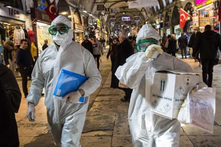 <p>Yerli ve yabancı turistlerin tercih ettiği mekanların boş kaldığı görüldü. İnsan yoğunluğunun azalmasına fırsat bilen bir vatandaşın İstiklal Caddesi'nde scooter kullanması ise dikkat çekti.</p>
<ul>
</ul>