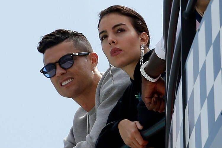 <p>Ronaldo, seyircisiz oynanan Juventus - İnter maçı sonrası felç olan annesini ziyaret için Portekiz'e gitmişti.</p>

<p> </p>
