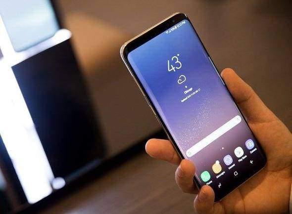 <p>Samsung Galaxy S8: 0.32 Watt</p>
<p> </p>