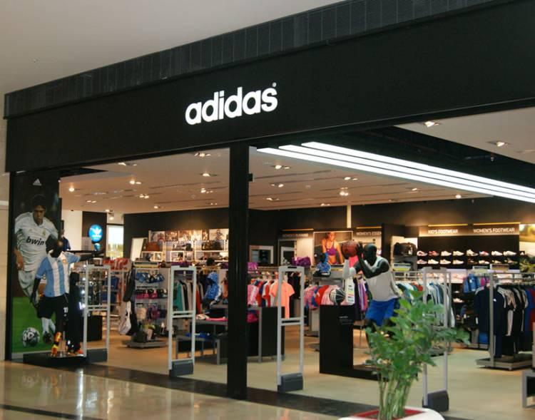 <p>Adidas</p>
