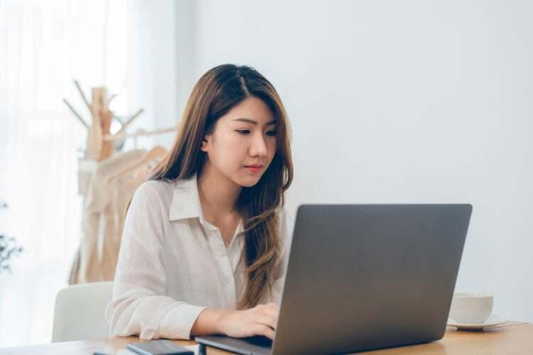 <p>VPN erişiminde gizliliğin korunması ve sistem devamlılığı için kurum güvenlik prosedürleri aynı şekilde uygulanmalı. Uzak erişimle bağlanan kullanıcıya tanımlanan haklar ve yetkiler, yerel bilgisayar yetkileri ile aynı olmalı.</p>
<p> </p>