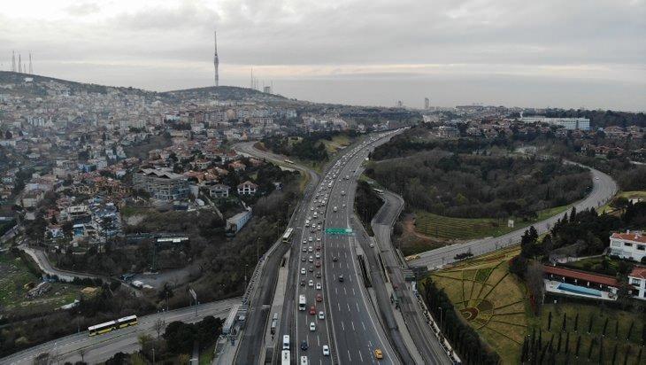 <p>Sakin olan İstanbul trafiği drone ile havadan görüntülendi.</p>
