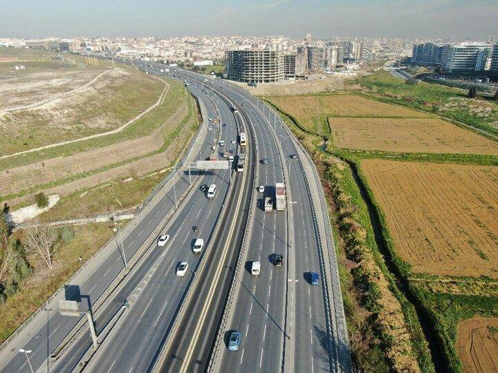 <p>İstanbul’da toplu taşıma araçlarını kullanım oranı korona virüs nedeniyle yüzde 64 seviyesine kadar düştü.</p>