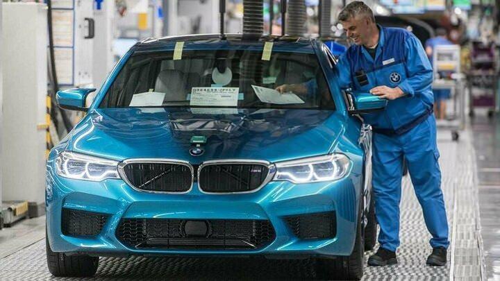 <p>Ford Otosan yurtdışındaki üretim tesislerinde oluşan kesintiler nedeniyle üretim takviminde değişiklik ihtiyacı doğduğunu; bu kapsamda 30 Mart-4 Nisan tarihleri arasında Kocaeli Gölcük fabrikasında üretime ara vereceğini duyurdu.</p>