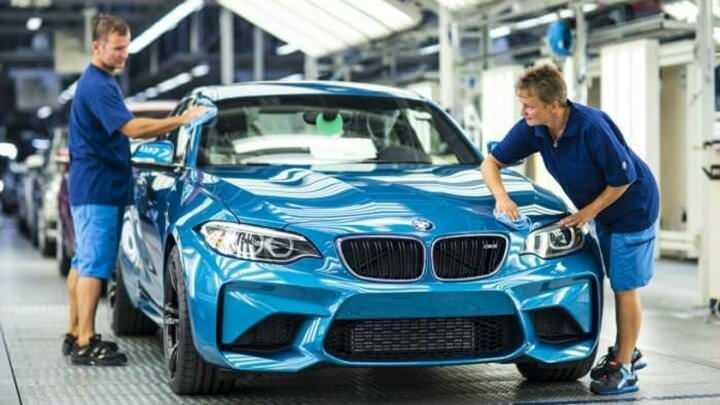 <p>Ford Otosan yurtdışındaki üretim tesislerinde oluşan kesintiler nedeniyle üretim takviminde değişiklik ihtiyacı doğduğunu; bu kapsamda 30 Mart-4 Nisan tarihleri arasında Kocaeli Gölcük fabrikasında üretime ara vereceğini duyurdu.</p>