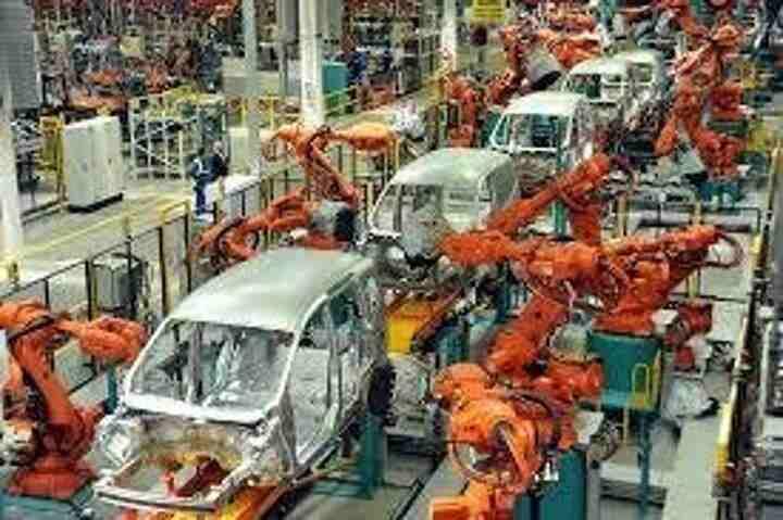 <p>Ford Otosan yurtdışındaki üretim tesislerinde oluşan kesintiler nedeniyle üretim takviminde değişiklik ihtiyacı doğduğunu; bu kapsamda 30 Mart-4 Nisan tarihleri arasında Kocaeli Gölcük fabrikasında üretime ara vereceğini duyurdu. </p>