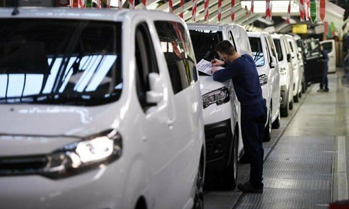<p> İtalyan otomotiv şirketi Fiat da üretimine ara vereceğini açıkladı.</p>