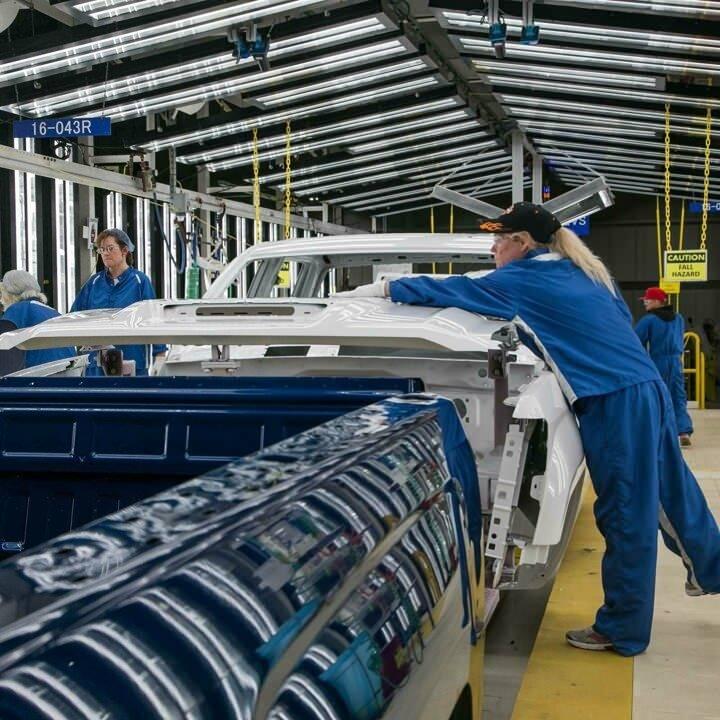 <p>Bir diğer otomotiv devi Ford ise, Valencia fabrikasındaki üretimini bir hafta boyunca durduracağını belirtti.</p>
