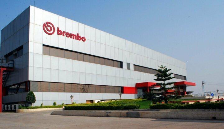 <p>Otomobil fren mekanizması üreticisi Brembo ise İtalya’daki 4 fabrikasındaki üretimini durdurdu. Bir diğer yedek parça tedarikçisi Magnetti Marelli de üretime 3 gün ara verdi.</p>
