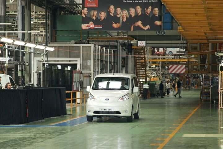 <p>Nissan’ın Barselona’daki fabrikası jant tedarikçisinin elinde yeterli ürün bulunmadığı için üretimine cuma günü ara verdi.</p>