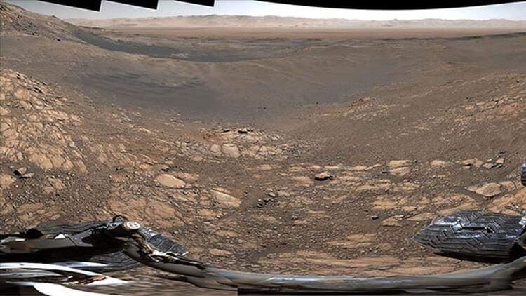 <p>NASA'dan yapılan açıklamada, panoramik görüntünün 24 Kasım-1 Aralık 2019'da Curiosity'nin çektiği 1000'in üzerinde fotoğrafın birleşiminden oluştuğu belirtildi. Kompozitin, Mars manzarasının 1,8 milyar piksellik görüntüsünü sağladığı kaydedildi.</p>
<p> </p>