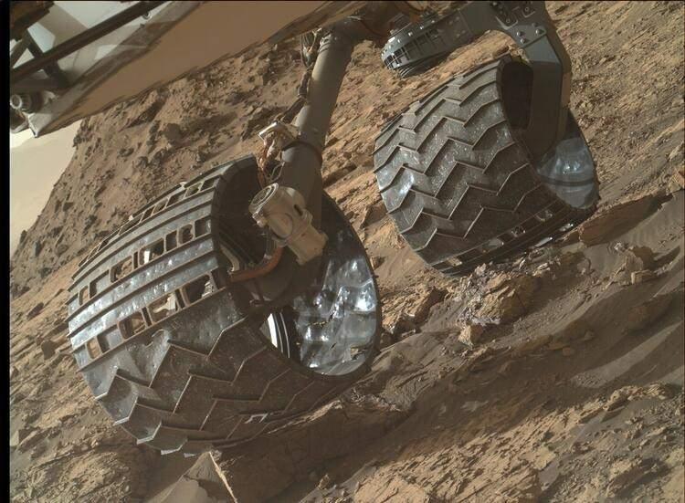 <p>NASA açıklamasına göre Curiosity’nin hala uzun süre dayanma kapasitesi var ve toplam 15 km’den fazla yürüyüş gerçekleştirmiş olsa da 10 km daha gidebileceği düşünülüyor.</p>

<p> </p>

