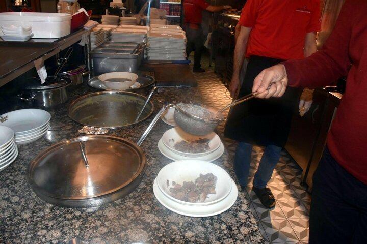 <p>İzmirli çorbalılarda da kelle paça satışları arttı.</p>