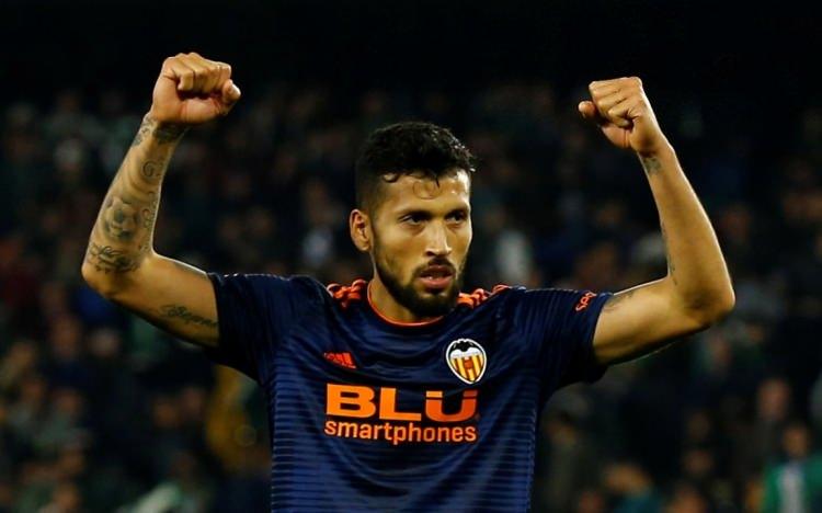 <p>Ezequiel Garay ve ismi açıklanmayan 4 Valencia görevlisi/futbolcusu</p>
