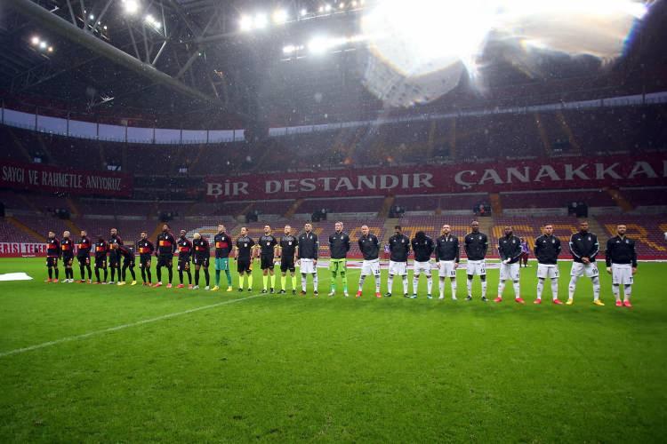 <p><strong>BİR SONRAKİ SEZON NE ZAMAN BAŞLAYACAK?</strong></p>
<p>Süper Lig'in ertelenmesinin ardından Haziran sonunu bulabilecek yeni bir takvimle karşı karşıyayız. Bu nedenle yeni sezon öncesi hazırlıklar ve transfer döneminde de yeniden takvim çalışması yapılması planlanıyor. Ağustos ayında başlayan liglerin, yeni sezonda Eylül ayına kaydırılması da olası gözüküyor..</p>