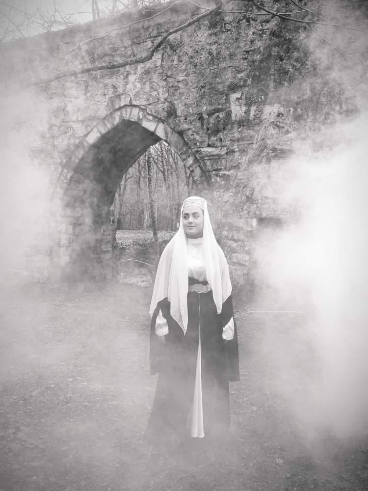 <p>Eyüpsultan Belediyesi Film Akademisi’nden mezun olan kursiyerler tarafından çekilen klibe, Eyüpsultan Belediye Başkanı Deniz Köken de Edirnekapı’daki Şehitlik’te şiir okuyarak destek verdi. Başkan Deniz Köken, Necmettin Halil Onan’ın “Bir Yolcuya” adlı şiirini okudu.</p>