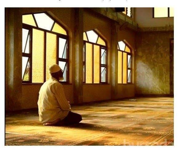 <p>“Ömrünü boş yere heba eden kişinin kaybettiği zamanı telafi edebilmesi için salâvat ile meşgul olması lazımdır. Eğer bütün ömrünü ibadet ile geçirmiş olsan bir defa salâvat getirsen, getirdiğin salâvat bütün ibadetlerden daha ağır gelirdi.”</p>
