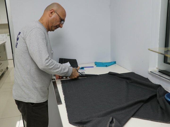 <p>Kıvanç, üretimlerinin yüzde 80'ini yurt dışına gönderdiklerini ve bunların dünyaca ünlü markalar tarafından kullanıldığını belirtti.</p>