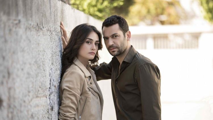 <p>Show Tv ekranlarında yayınlanan Ramo dizisiyle erkranlara yeniden dönen Esra Bilgiç'ın sosyal medyada dönenen fotoğrafı hayranlarını şaşkına uğrattı. </p>