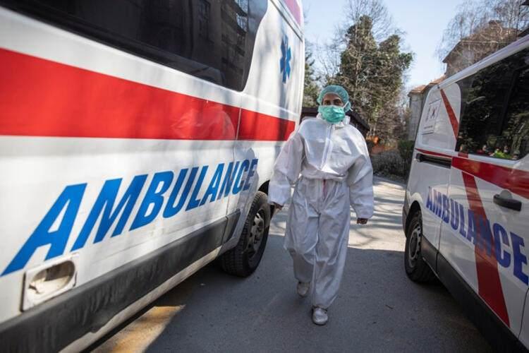 <p>Pirelli </p>

<p>İtalyan lastik üreticisi Pirelli, bir çalışanının Corona virüsü testinin pozitif çıkmasından sonra İtalya’daki Settimo Torinese fabrikasında birkaç gün üretimini yavaşlattığını açıkladı.</p>
