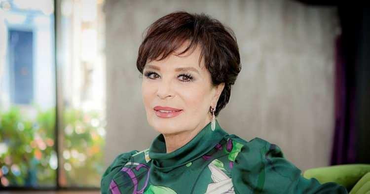<p><strong>HÜLYA KOÇYİĞİT</strong></p>
<p>Dünya olarak çok ciddi süreçten geçiyoruz ve her birimizin bu ciddiyeti içselleştirmesi hem kendimizi hem de diğer herkes için şart. Bir kişinin ihmalkarlığı ya da bana bir şey olmaz tavrı çok kötü sonuçlara yol açabiliyor. Lütfen evinizden çıkmayın. Bağışıklığınızı güçlendirecek şekilde beslenmeye özen gösterin.Dünyada örneklerini hep birlikte izliyor, okuyoruz. Hepimiz ne yapmamız ne yapmamamız gerektiğini biliyoruz. Doğru bilgiye erişimde sıkıntı olduğunu düşündüğümüz kişileri telefon ile uyaralım. Sağlık Bakanlığı'nın açıklamalarını dikkate alalım ve bu açıklamalar doğrultusunda hareket edelim. Sosyal izolasyona lütfen uyun ve evde kalın. Dilerim tez vakitte bu süreci dünya olarak geride bırakabiliriz.</p>