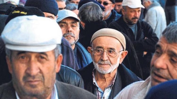 <p>Türkiye'de 65 ve daha yukarı yaştaki nüfus 5 yılda yüzde 21,9 artarak, geçen yıl 7 milyon 550 bin 727 kişiye ulaştı. Yaşlı nüfusun toplam nüfus içindeki oranı da 2019 itibarıyla yüzde 9,1'e çıktı.</p>

<p>Türkiye İstatistik Kurumu 2019 yılına ilişkin "İstatistiklerle Yaşlılar" çalışmasının sonuçlarını açıkladı.</p>

<p> </p>
