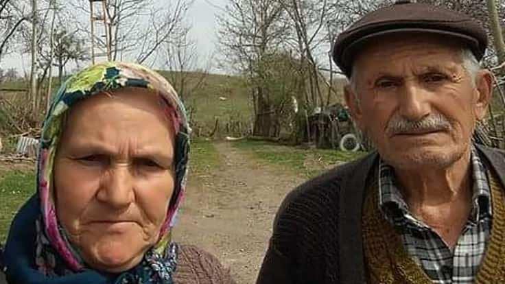 <p>Küresel yaşlanma süreci olarak adlandırılan "demografik dönüşüm" sürecinde olan Türkiye'de, doğurganlık ve ölümlülük hızlarındaki azalmayla birlikte sağlık alanında kaydedilen gelişmeler, yaşam standardının, refah düzeyinin ve doğuşta beklenen yaşam süresinin artmasıyla nüfusun yaş yapısı şekil değiştirdi. Çocuk ve gençlerin nüfus içindeki oranı azalırken yaşlıların toplam nüfus içindeki oranı artış gösterdi.</p>
<p> </p>