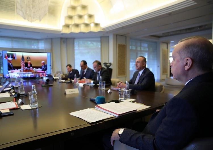 <p>Cumhurbaşkanı Recep Tayyip Erdoğan, video konferans yöntemiyle gerçekleştirilen G20 Liderler Olağanüstü Zirvesine katıldı.<br />
 </p>
