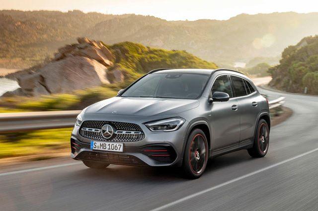 <p><span style="color:#FF8C00"><strong>MERCEDES-BENZ GLA</strong></span></p>
<p>Alman markanın kompakt SUV modeli ikinci nesli ile 2020'de yollara çıkacak. Otomobilin boyutları büyürken, platform, kokpit ve motor seçenekleri ise A Serisi ile aynı olacak.</p>