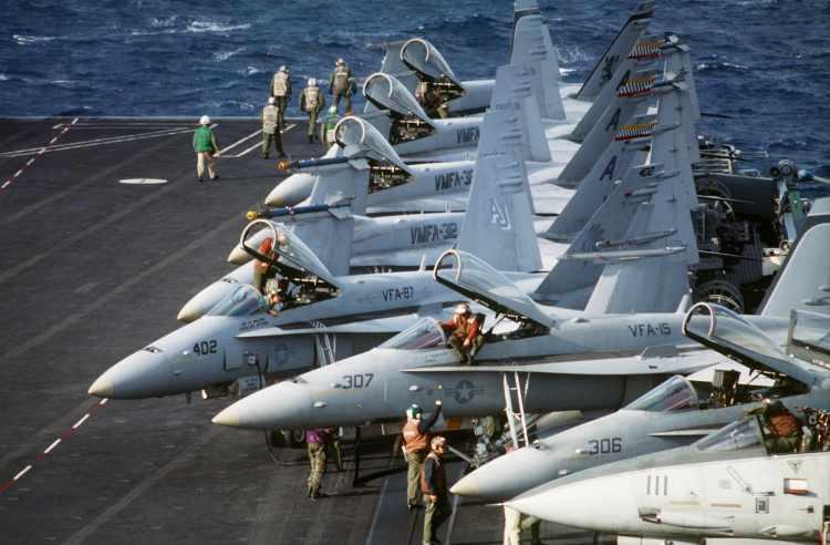 <p>Geminin şu anda Guam Adası'nda bulunduğunu belirten Gilday, Pasifik'teki adada bulunan ABD Donanma Hastanesi kaynaklarının da gemiye tıbbı destek sağladığı bilgisini paylaştı.</p>