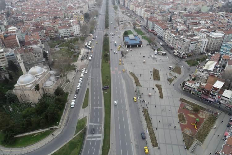 <p>Yeni tip koronavirüs (Kovid-19) önlemleri kapsamında, evde kalınması çağrısı nedeniyle haftanın ilk gününde, normalde vatandaşların kalabalık olarak bulunduğu Aksaray Meydanı'nda ve Yusufpaşa Camii çevresinde insan yoğunluğunun olmadığı görüldü.</p>

<p> </p>
