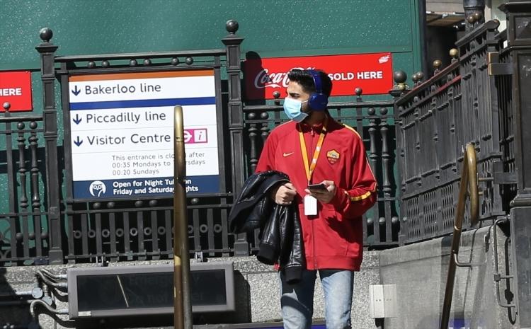 <p>İngiltere'de yeni tip koronavirüs (Kovid-19) nedeniyle ölenlerin sayısı 281'e çıktı. Başkent Londra'nın önemli cadde ve sokaklarında normal günlere göre daha az sayıda insan olduğu gözlemlendi.</p>
<p> </p>