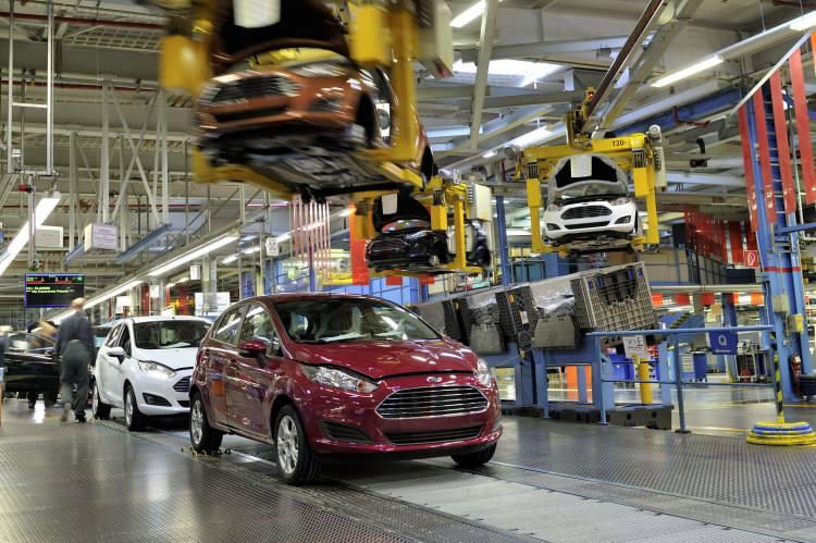 <p> General Motor, Ford, Fiat ve Tesla ABD hükümetine tesislerinde solumun cihazı üretmeye hazır olduğu mesajını verdi.</p>