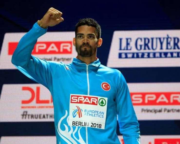 <p><strong>Yasmani Copello</strong></p>
