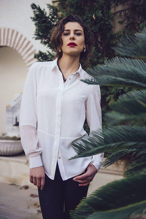 <p>Nurgül Yeşilçay ve Erkan Petekkaya, kendisine başrolde eşlik etti.</p>