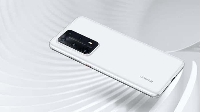 <p>Huawei P40 Pro ve Huawei P40 Pro+, dörtlü kavisli ekran tasarımına sahip. Daraltılan çerçeveler ve aerodinamik kavisli köşeler, daha sağlıklı bir ekran izleme işlevi ve ergonomi sağlarken, gelişmiş ekran içi parmak izi tarayıcısı ve önceki modellere göre yüzde 30 daha hızlı biyometrik kimlik doğrulama özelliklerini de barındırıyor.</p>
