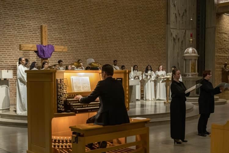 <p>İsve&ccedil;</p>
