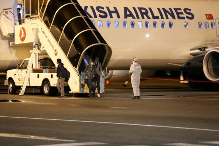 <p>Öğrenciler ve aileler havalimanındaki işlemlerinin ardından Sivas Belediyesince dezenfekte edilmiş otobüslerle KYK Başbakan Binali Yıldırım Kampüsü'ndeki yurtlara getirildi.</p>

<p> </p>
