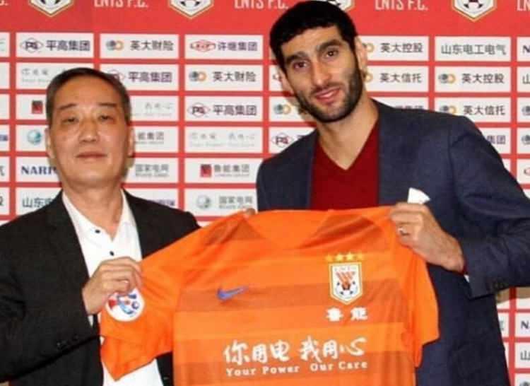 <p>Çin Süper Ligi ekiplerinden Shandong Luneng forması giyen Marouane Fellaini'nin koronavirüse yakalandığı açıklandı. Fellaini, koronavirüs salgınının başladığı Çin'de testi pozitif çıkan ilk futbolcu oldu.</p>
<p> </p>