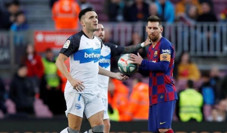 <p>İspanyol kulübü Alaves'te 3'ü futbolcu 15 kişi, yeni tip koronavirüse (Kovid-19) yakalandı.</p>
<p> </p>