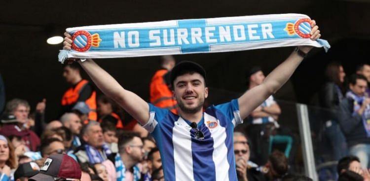<p>Espanyol, oyuncu grubu ve teknik ekipten toplam 6 kişide koronavirüs tespit edildiğini açıkladı.</p>
<p> </p>