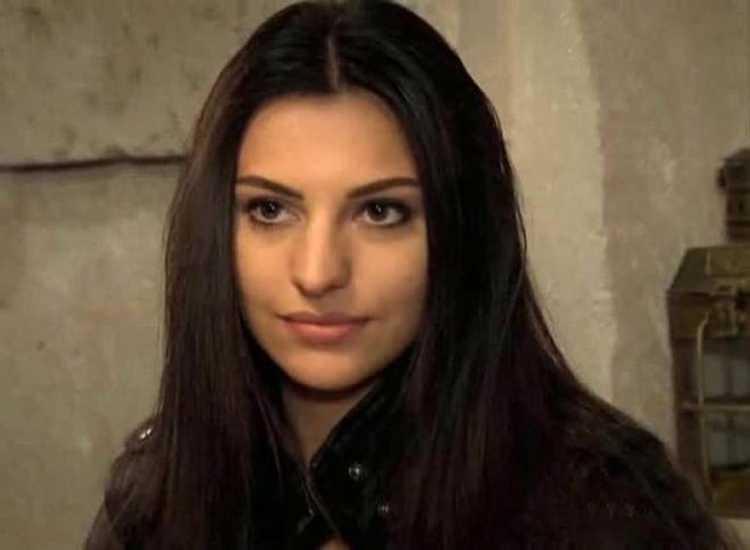 <p>Güzelliğiyle gönülleri fetheden oyuncunun bu eski fotoğrafı ise hayranlarını şaşırtmıştı.</p>