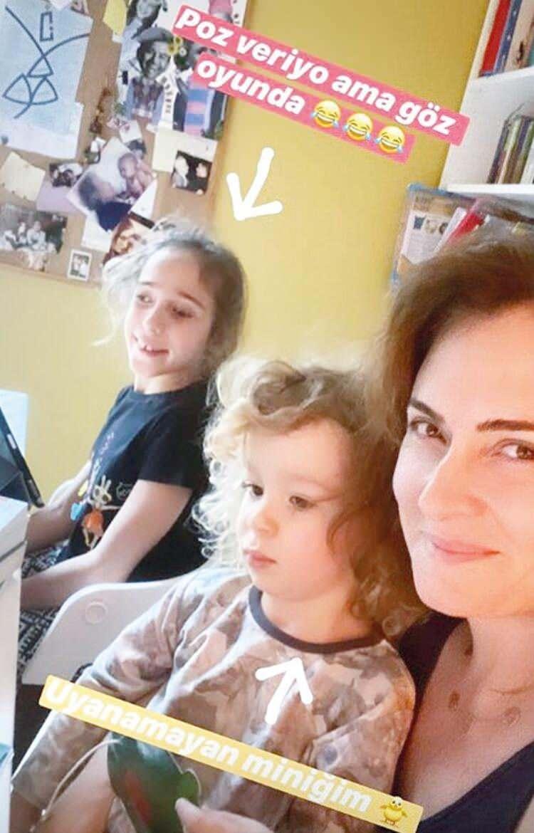 <p>Ünlü oyuncu Ceyda Düvenci, <strong>“Evde eğitim başladığından beri ders saatlerine göre organize oluyoruz. Ali’nin öğle uykusu zamanında Melisa’nın dersi başlamış oluyor. Saat 13.00-15.30 arası Melisa evde eğitim dersini alıyor. Ardından fizyoterapi seansı yapıyor.”</strong> açıklamasında bulundu.</p>
