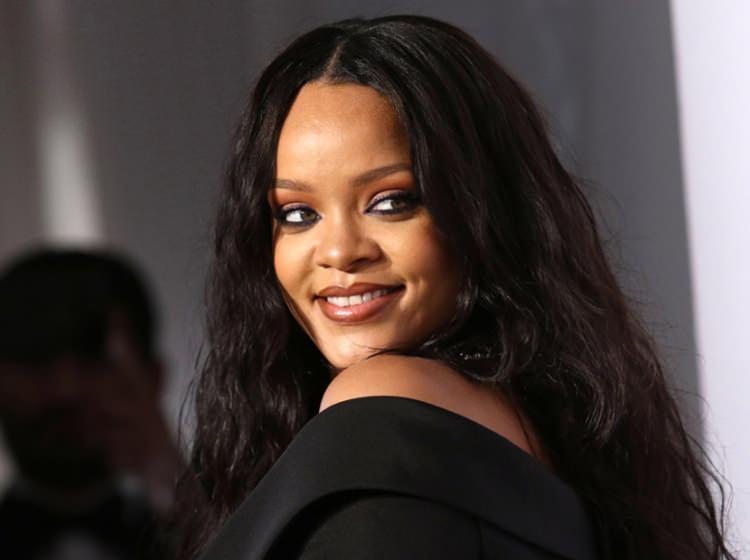 <p>Sevilen şarkıcı Rihanna, Koronavirüs'le küresel çapta mücadele eden, acil durum hazırlık ve müdahale programlarını finanse eden Clara Lionel Derneği'ne<strong> 5 milyon dolar bağış yaptı.</strong></p>
