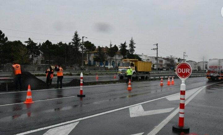 <p>Yanında kızı bulunan bir kişi ise 3 kilometre mesafede bulunan aracına yürüyerek gitmek zorunda kaldı.</p>