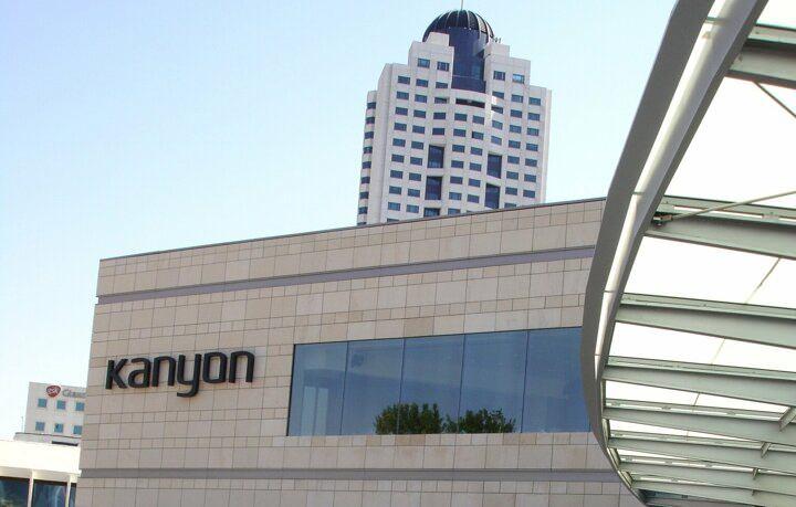 <p>Eczacıbaşı İlaç ve İş GYO %50'şer hissedar oldukları Kanyon AVM'nin korona virüs nedeniyle hizmete kapatıldığı 20 Mart-30 Nisan arasındaki süre için mağazalardan kira almayacaklarını duyurdu.</p>
<p> </p>