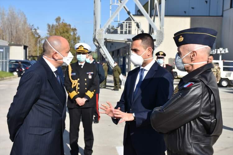 <p>Karşılamada, Bakan Di Maio, yardımları taşıyan heyetin başkanı Mühendis Albay Burak Erkan'a teşekkür etti. </p>
