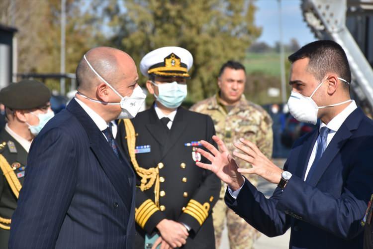 <p>"Devletimizin bu zor zamanlarda daha zor bir durumda olan ülkelere nasıl yardım yapabildiğini bu vesileyle görmüş oluyoruz." diyen Esenli, bunu bütün dünyaya gösterdiklerini söyledi.</p>
<p> </p>
<p> </p>